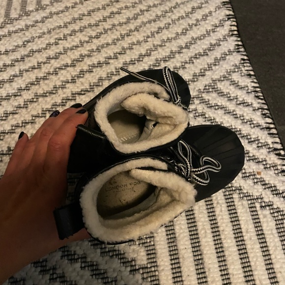 Boys London fog winter boots size 11 - Picture 6 of 8